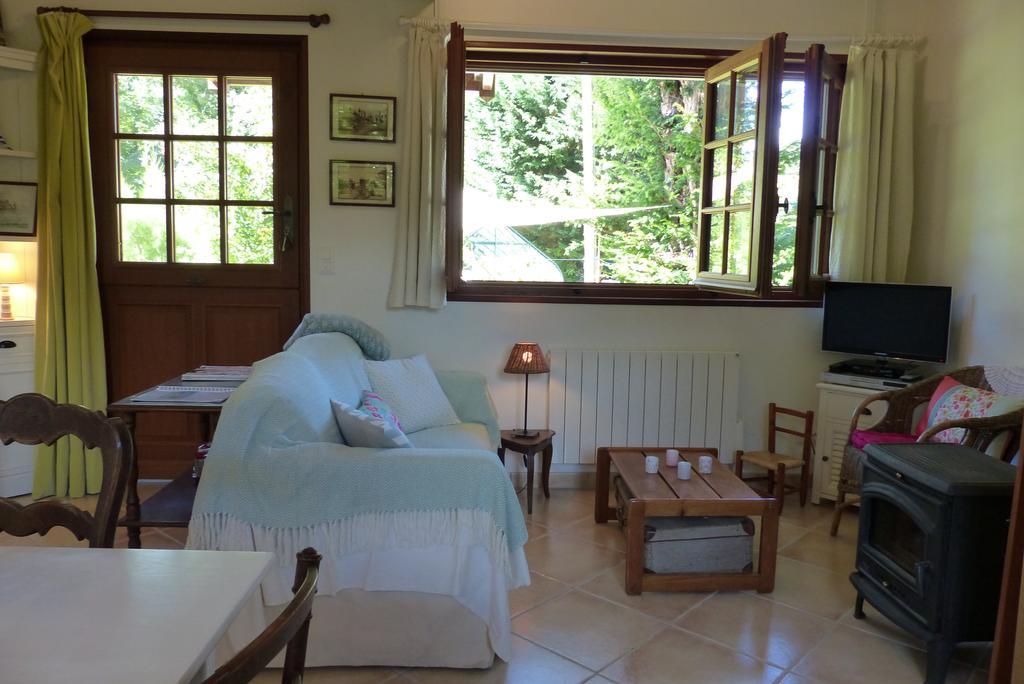 La Flore De Lys, Cottage Ideal Pour 2 Adultes Et 2 Enfants Saint-Jouin-Bruneval Exterior foto